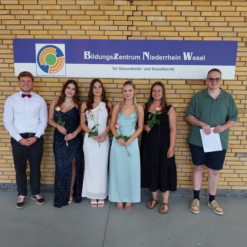 Wir freuen uns riesig: Der gesamte Kurs 2022 C hat das Examen zur Pflegefachkraft erfolgreich bestanden! 💪

Ein großes...
